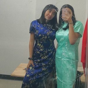 Meet your Poshers,Alejandra & Karina 💗